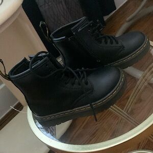Girls Dr.Marten leather boots Size 9C
